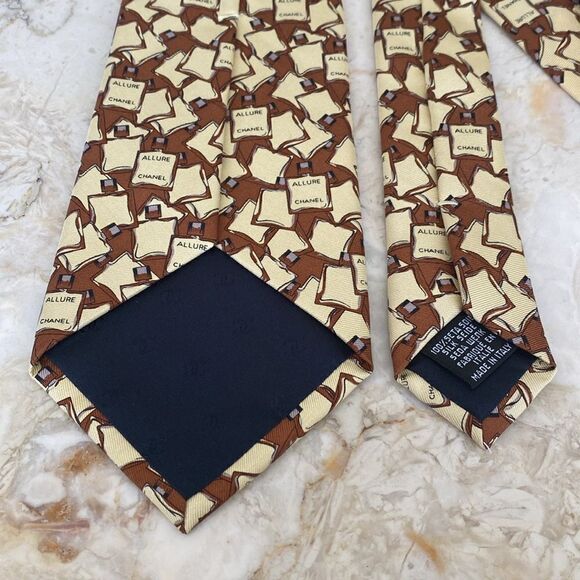 Chanel 100% Silk Tie - Picture 7 of 9